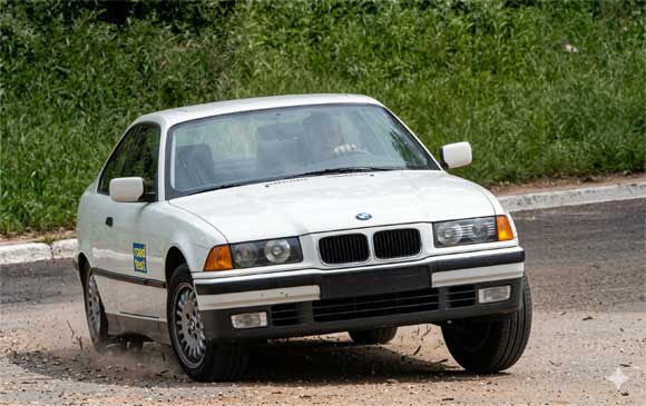 BMW 325i Coup&eacute;