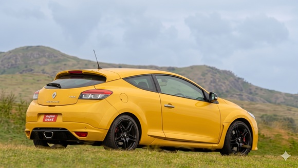 Peugeot RCZ vs Renault Megane III RS vs Volkswagen Golf GTi