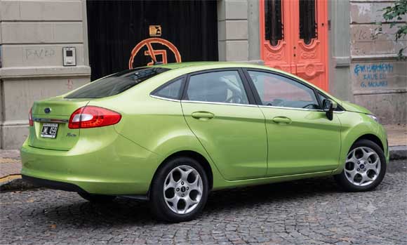 Ford Fiesta 1.6 Kinetic Design Sedan Trend Plus
